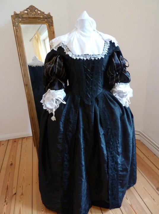 Baroque dress ca. 1640