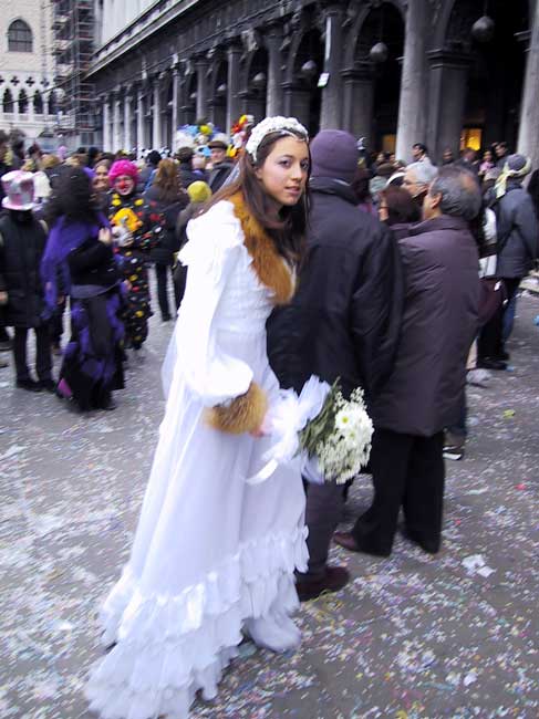 Jolie-fille-sur-piazza-San-Marco