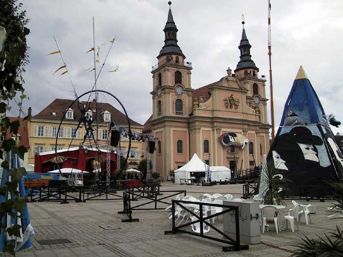 Schauplatz-bei-Tageslicht